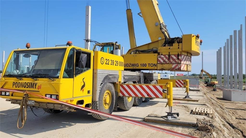Demag AC-100/5 - Grue tout-terrain: photos 2 Demag AC-100/5 - Grue tout-terrain: photos 2