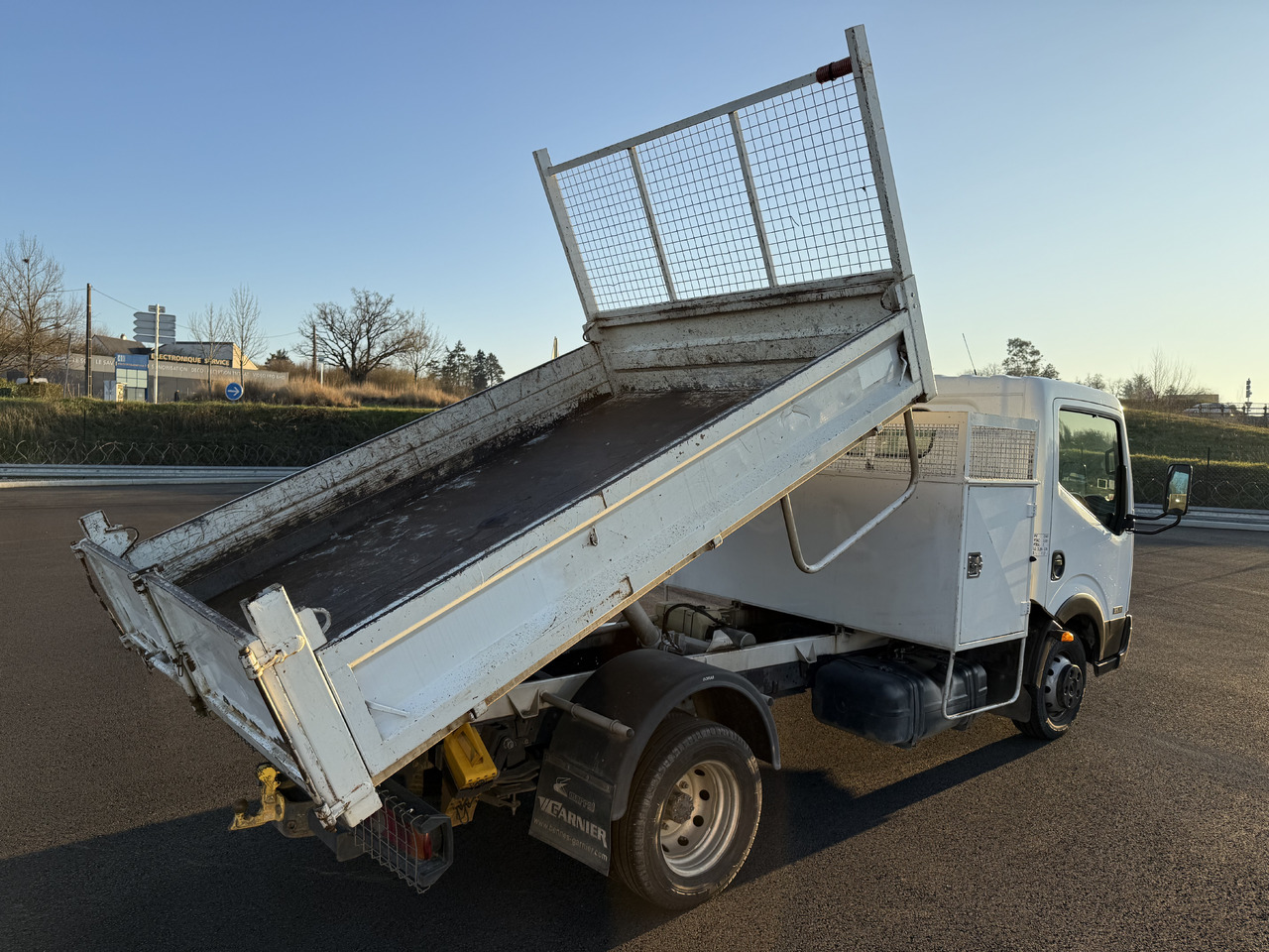 NISSAN CABSTAR 35.11 - Véhicule utilitaire benne: photos 3 NISSAN CABSTAR 35.11 - Véhicule utilitaire benne: photos 3