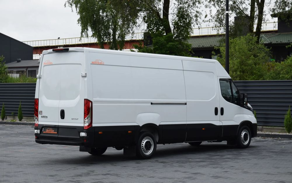 Iveco DAILY MAXI 35S16 / 2.3 - 160 KM / AUTOMAT HI-MATIC / NOWY MODEL / 3 OSOBY / DOSTAWCZE / BLASZAK / KLIMA / CZUJNIKI COFANIA / NISKI PRZEBIEG / 2022 / SERWISOWANY / Z NIEMIEC - Fourgon utilitaire: photos 5 Iveco DAILY MAXI 35S16 / 2.3 - 160 KM / AUTOMAT HI-MATIC / NOWY MODEL / 3 OSOBY / DOSTAWCZE / BLASZAK / KLIMA / CZUJNIKI COFANIA / NISKI PRZEBIEG / 2022 / SERWISOWANY / Z NIEMIEC - Fourgon utilitaire: photos 5