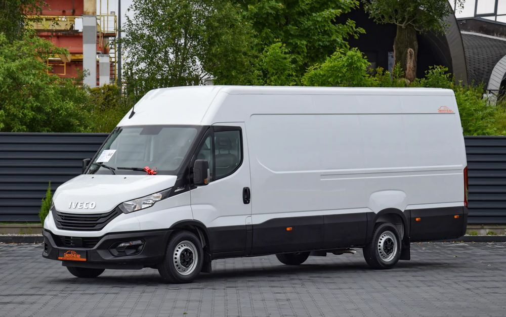 Iveco DAILY MAXI 35S16 / 2.3 - 160 KM / AUTOMAT HI-MATIC / NOWY MODEL / 3 OSOBY / DOSTAWCZE / BLASZAK / KLIMA / CZUJNIKI COFANIA / NISKI PRZEBIEG / 2022 / SERWISOWANY / Z NIEMIEC - Fourgon utilitaire: photos 1 Iveco DAILY MAXI 35S16 / 2.3 - 160 KM / AUTOMAT HI-MATIC / NOWY MODEL / 3 OSOBY / DOSTAWCZE / BLASZAK / KLIMA / CZUJNIKI COFANIA / NISKI PRZEBIEG / 2022 / SERWISOWANY / Z NIEMIEC - Fourgon utilitaire: photos 1
