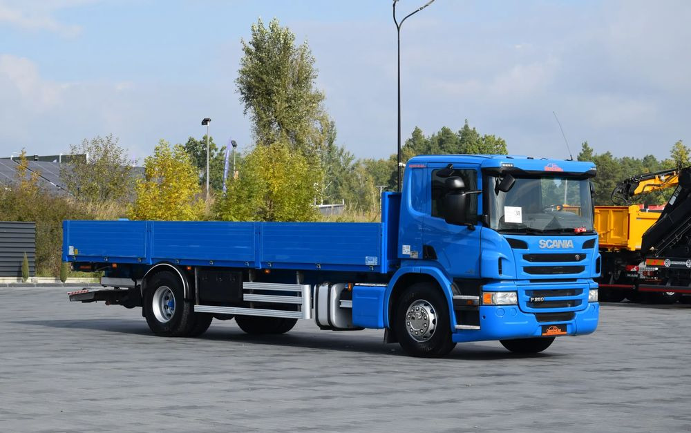 Scania P250 / EURO 6 / SKRZYNIA 7.8 M / WINDA DHOLLANDIA / PODUSZKI NA TYLNEJ OSI / RETARDER / KLIMA / TEMPOMAT / SERWISOWANY / SPROWADZONY - Camion plateau: photos 3 Scania P250 / EURO 6 / SKRZYNIA 7.8 M / WINDA DHOLLANDIA / PODUSZKI NA TYLNEJ OSI / RETARDER / KLIMA / TEMPOMAT / SERWISOWANY / SPROWADZONY - Camion plateau: photos 3