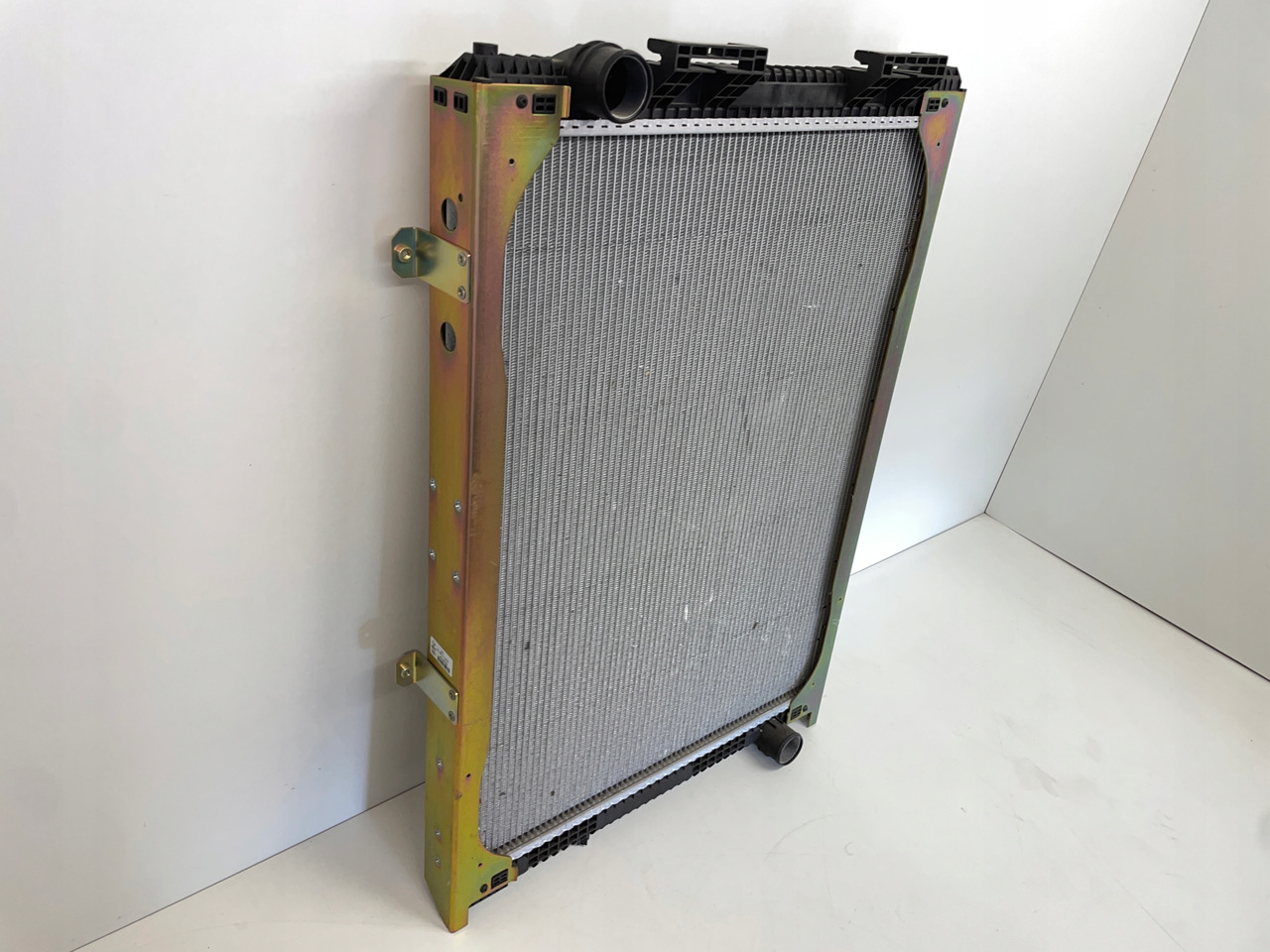 CHŁODNICA WODY MAN F2000 F 90 F 2000 F90 81061016437 - Pompe à liquide de refroidissement pour Camion: photos 2 CHŁODNICA WODY MAN F2000 F 90 F 2000 F90 81061016437 - Pompe à liquide de refroidissement pour Camion: photos 2