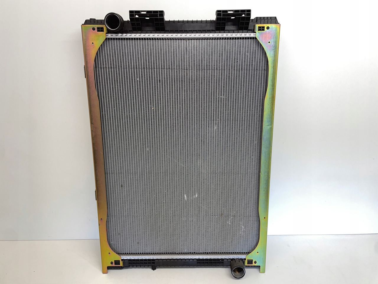 CHŁODNICA WODY MAN F2000 F 90 F 2000 F90 81061016437 - Pompe à liquide de refroidissement pour Camion: photos 1 CHŁODNICA WODY MAN F2000 F 90 F 2000 F90 81061016437 - Pompe à liquide de refroidissement pour Camion: photos 1