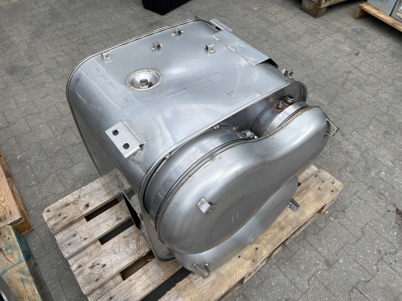 KATALIZATOR KOMPLETNY WYDECH MAN TGX TGS EURO 6 81151036131 - Catalyseur pour Camion: photos 1 KATALIZATOR KOMPLETNY WYDECH MAN TGX TGS EURO 6 81151036131 - Catalyseur pour Camion: photos 1