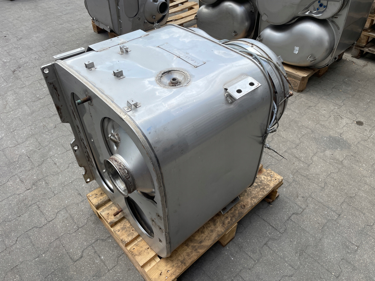 KATALIZATOR MAN TGX TGS EURO 6 DPF TŁUMIK WYDECH 81151036114 - Tube d'echappement pour Camion: photos 4 KATALIZATOR MAN TGX TGS EURO 6 DPF TŁUMIK WYDECH 81151036114 - Tube d'echappement pour Camion: photos 4