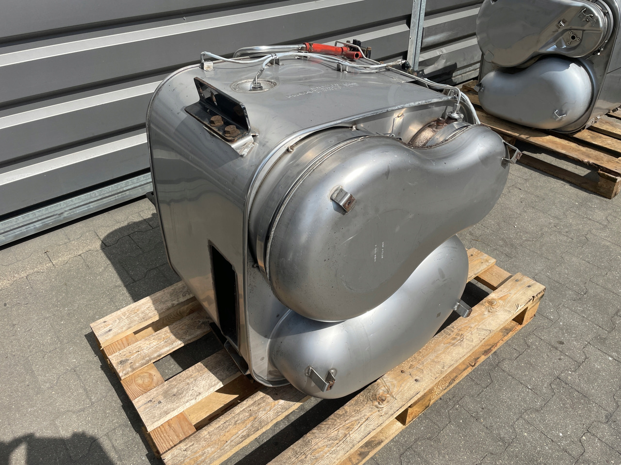 KATALIZATOR MAN TGX TGS EURO 6 DPF TŁUMIK WYDECH 81151036115 - Catalyseur pour Camion: photos 3 KATALIZATOR MAN TGX TGS EURO 6 DPF TŁUMIK WYDECH 81151036115 - Catalyseur pour Camion: photos 3