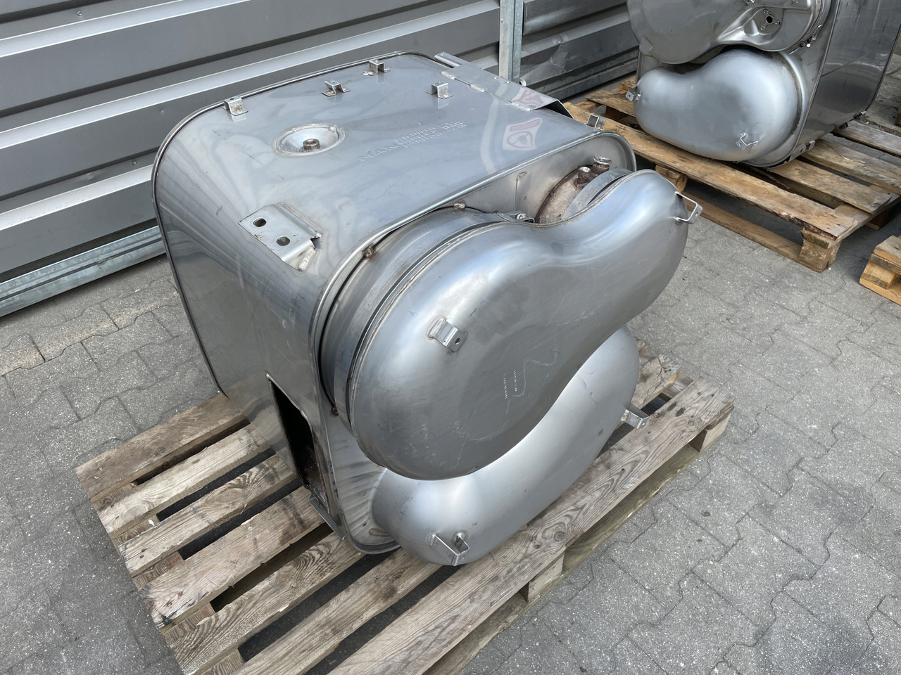 KATALIZATOR MAN TGX TGS EURO 6 DPF TŁUMIK WYDECH 81151036131 - Catalyseur pour Camion: photos 3 KATALIZATOR MAN TGX TGS EURO 6 DPF TŁUMIK WYDECH 81151036131 - Catalyseur pour Camion: photos 3