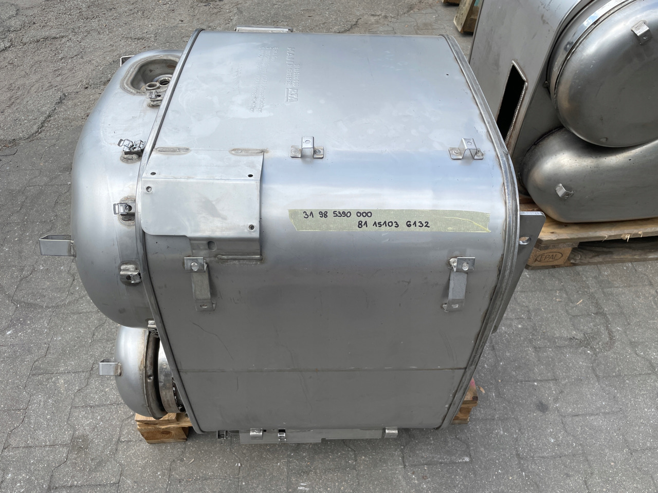 KATALIZATOR MAN TGX TGS EURO 6 DPF TŁUMIK WYDECH 81151036132 - Tube d'echappement pour Camion: photos 2 KATALIZATOR MAN TGX TGS EURO 6 DPF TŁUMIK WYDECH 81151036132 - Tube d'echappement pour Camion: photos 2