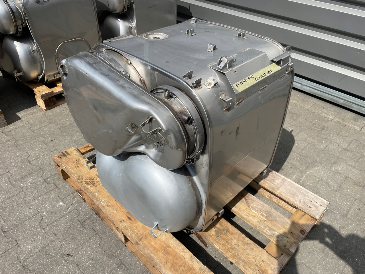 KATALIZATOR MAN TGX TGS EURO 6 DPF TŁUMIK WYDECH 81151036182 - Catalyseur pour Camion: photos 2 KATALIZATOR MAN TGX TGS EURO 6 DPF TŁUMIK WYDECH 81151036182 - Catalyseur pour Camion: photos 2