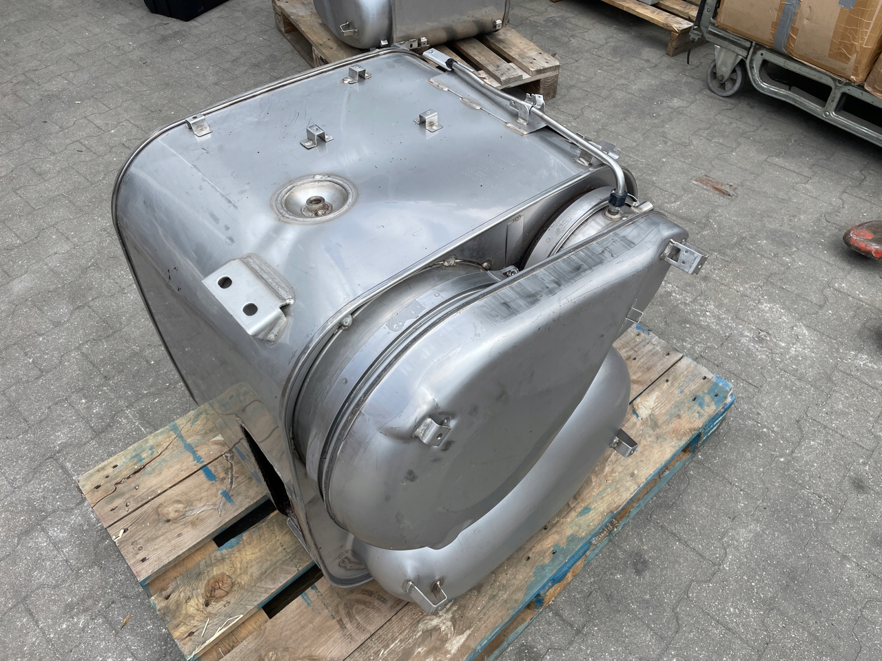 KATALIZATOR MAN TGX TGS EURO 6 DPF TŁUMIK WYDECH 81151036182 - Catalyseur pour Camion: photos 3 KATALIZATOR MAN TGX TGS EURO 6 DPF TŁUMIK WYDECH 81151036182 - Catalyseur pour Camion: photos 3