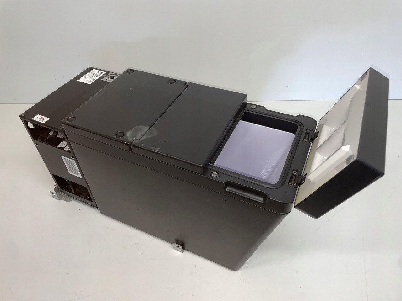 LODÓWKA CHŁODZIARKA IVECO STRALIS INTEL B 504195453 - Cabine et intérieur pour Camion: photos 3 LODÓWKA CHŁODZIARKA IVECO STRALIS INTEL B 504195453 - Cabine et intérieur pour Camion: photos 3