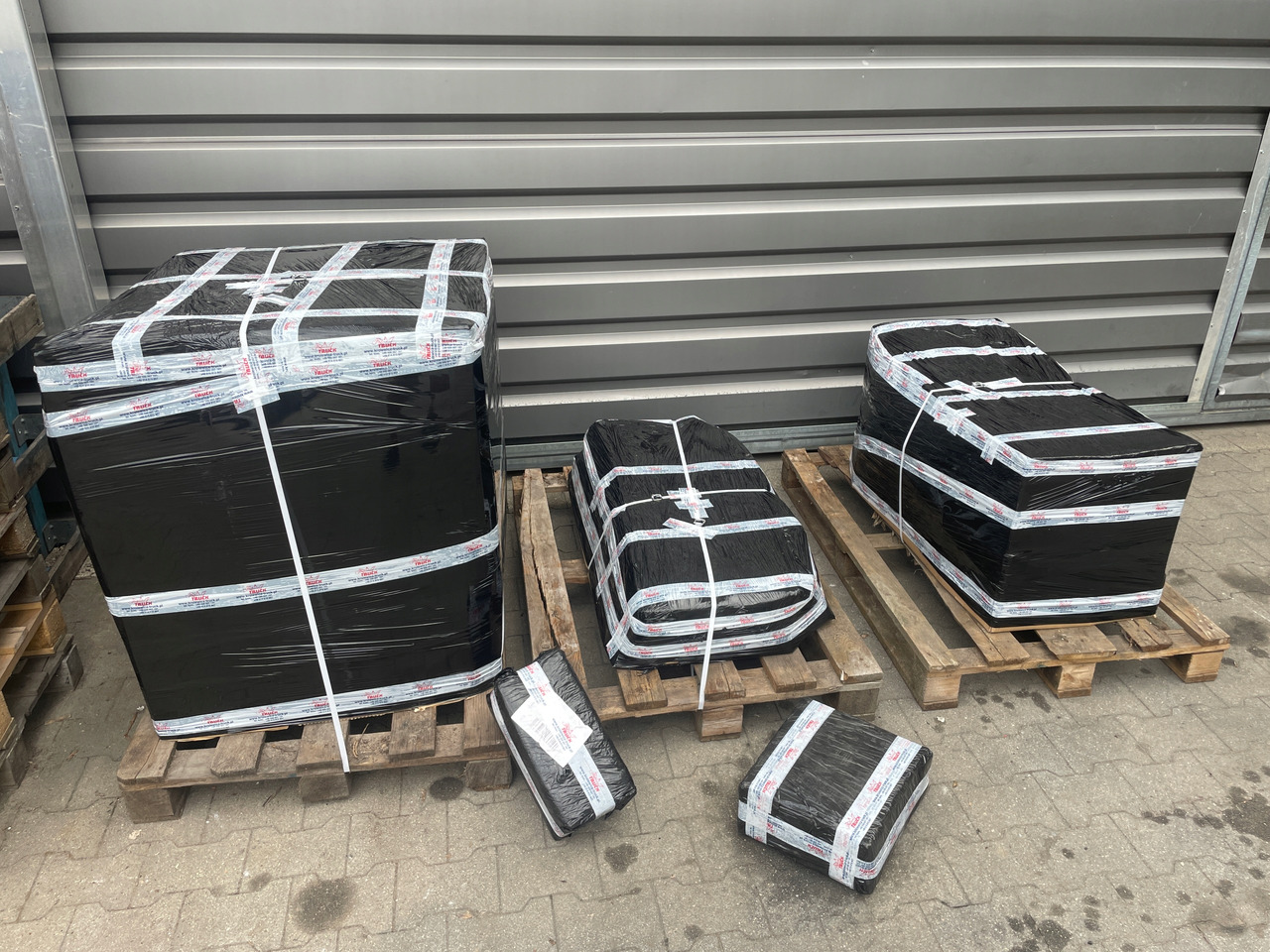 ORYGINALNY GRILL GRIL ZDERZAKA ZDERZAK MAN TGX TGX3 TGX-3 81416146084 - Calandre pour Camion: photos 5 ORYGINALNY GRILL GRIL ZDERZAKA ZDERZAK MAN TGX TGX3 TGX-3 81416146084 - Calandre pour Camion: photos 5