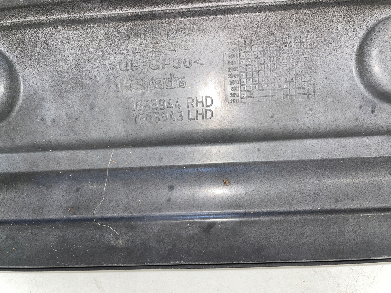 PODSZYBIE OSŁONA MASKOWNICA DAF 105 XF DAF 1665944 - Pare-brise pour Camion: photos 5 PODSZYBIE OSŁONA MASKOWNICA DAF 105 XF DAF 1665944 - Pare-brise pour Camion: photos 5