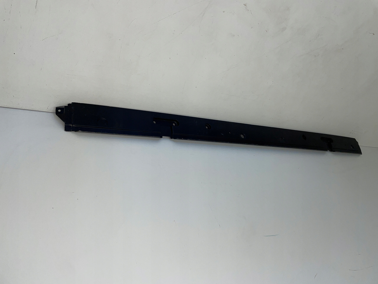 PODSZYBIEMASKOWNICA SZYBY OSŁONA DAF CV 1665944 - Pare-brise pour Camion: photos 3 PODSZYBIEMASKOWNICA SZYBY OSŁONA DAF CV 1665944 - Pare-brise pour Camion: photos 3