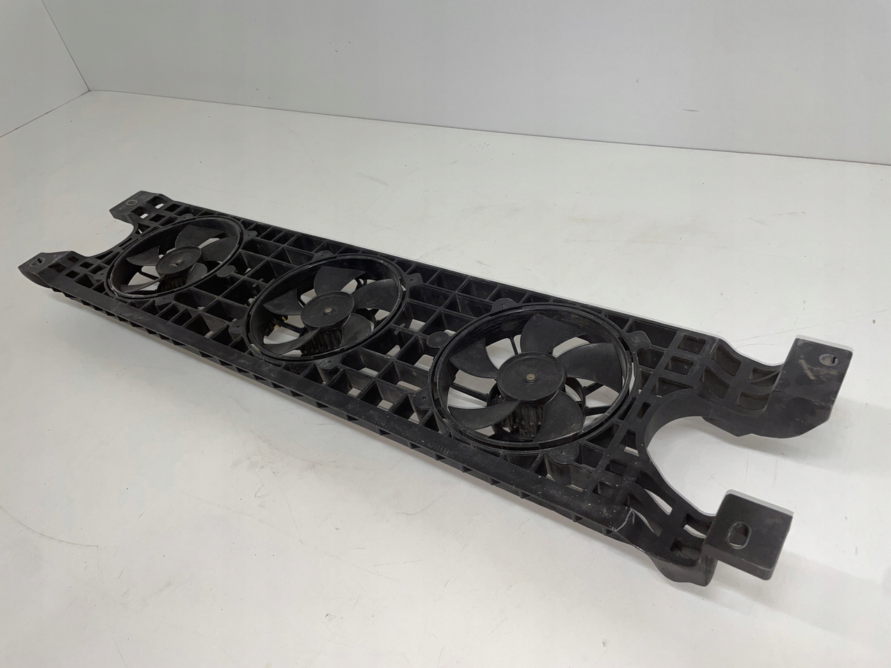 WENTYLATOR CHŁODNICY KLIMATYZACJI MAN TGX TGS 3 TG3 81619306103 - Chauffage/ Ventilation pour Camion: photos 5 WENTYLATOR CHŁODNICY KLIMATYZACJI MAN TGX TGS 3 TG3 81619306103 - Chauffage/ Ventilation pour Camion: photos 5