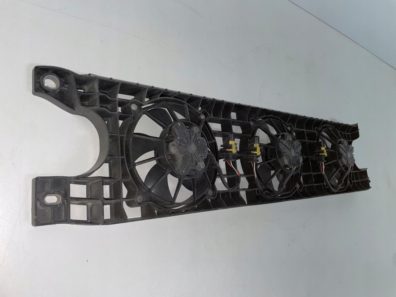 WENTYLATOR CHŁODNICY KLIMATYZACJI MAN TGX TGS 3 TG3 81619306103 - Chauffage/ Ventilation pour Camion: photos 2 WENTYLATOR CHŁODNICY KLIMATYZACJI MAN TGX TGS 3 TG3 81619306103 - Chauffage/ Ventilation pour Camion: photos 2