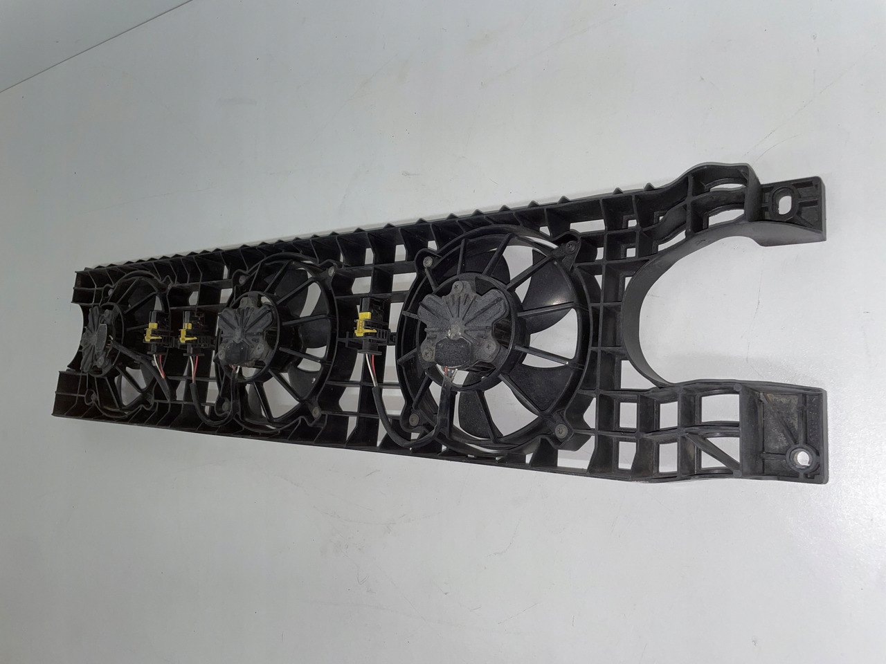 WENTYLATOR CHŁODNICY KLIMATYZACJI MAN TGX TGS 3 TG3 81619306103 - Chauffage/ Ventilation pour Camion: photos 3 WENTYLATOR CHŁODNICY KLIMATYZACJI MAN TGX TGS 3 TG3 81619306103 - Chauffage/ Ventilation pour Camion: photos 3