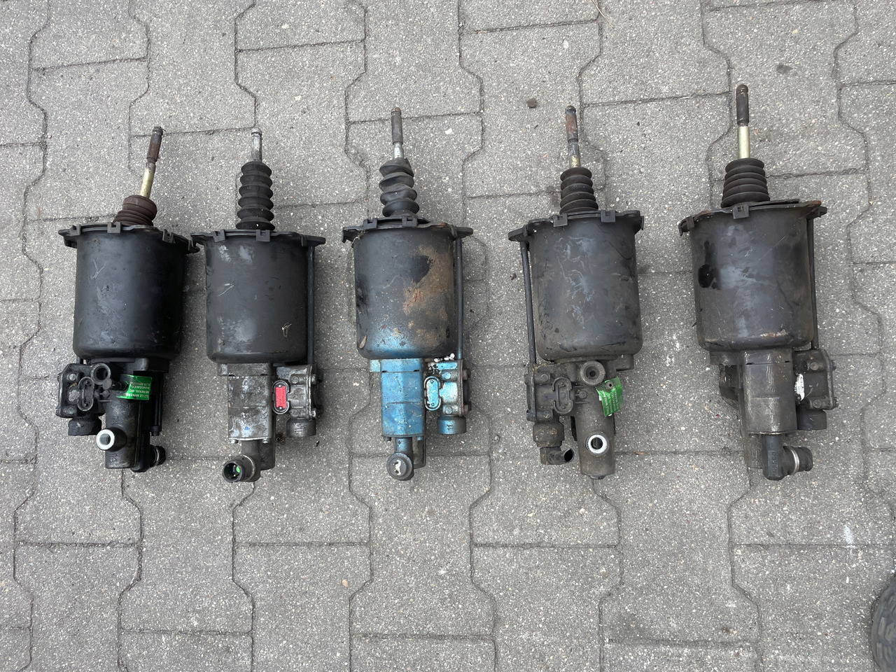 WYBIERAK SKRZYNI BIEGÓW WYSPRZĘGLIK ZAWÓR MAN TGA TGS TGX 9700514127 - Cylindre d'embrayage pour Camion: photos 2 WYBIERAK SKRZYNI BIEGÓW WYSPRZĘGLIK ZAWÓR MAN TGA TGS TGX 9700514127 - Cylindre d'embrayage pour Camion: photos 2