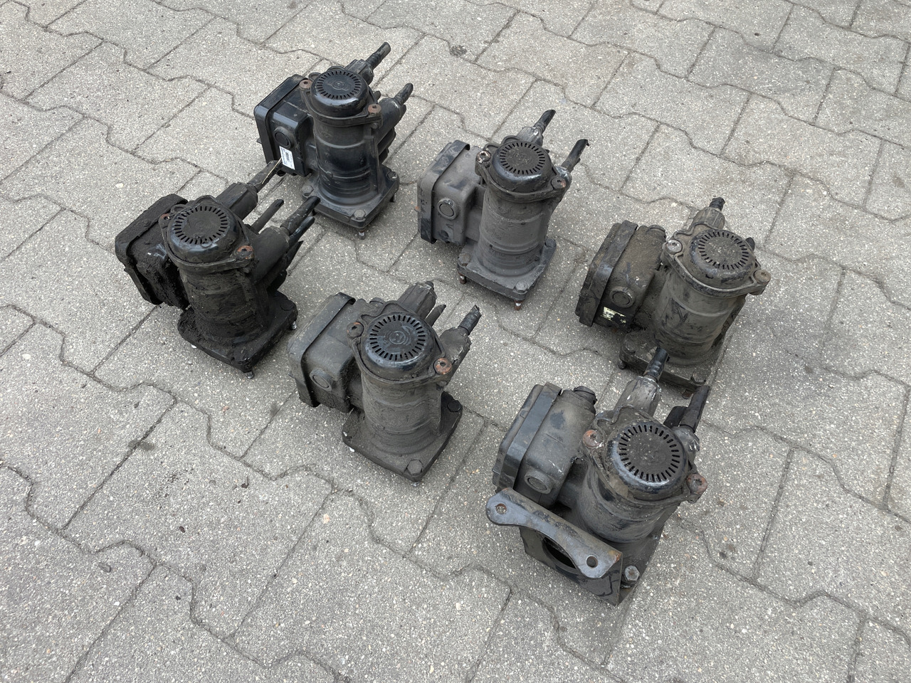 ZAWÓR EUROPA MODULATOR EBS MAN TGA TGS TGX 81523016213 - Valve de frein pour Camion: photos 5 ZAWÓR EUROPA MODULATOR EBS MAN TGA TGS TGX 81523016213 - Valve de frein pour Camion: photos 5