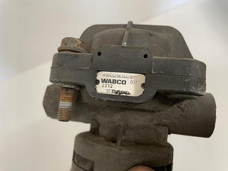 ZAWÓR NACZEPY MERCEDES ACTROS MP 4 MP4 A0044296344 - Valve de frein pour Camion: photos 3 ZAWÓR NACZEPY MERCEDES ACTROS MP 4 MP4 A0044296344 - Valve de frein pour Camion: photos 3