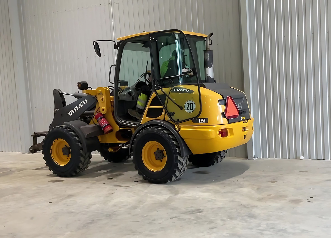 Volvo L 25 - Chargeuse sur pneus: photos 1 Volvo L 25 - Chargeuse sur pneus: photos 1