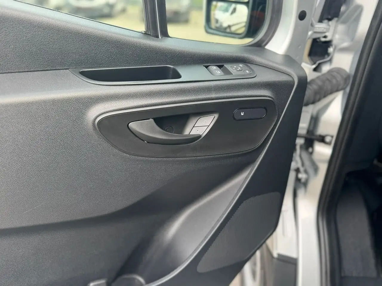Mercedes-Benz Sprinter 317 CDI Flach Lang Silber Klima MBUX - Fourgon utilitaire: photos 5 Mercedes-Benz Sprinter 317 CDI Flach Lang Silber Klima MBUX - Fourgon utilitaire: photos 5