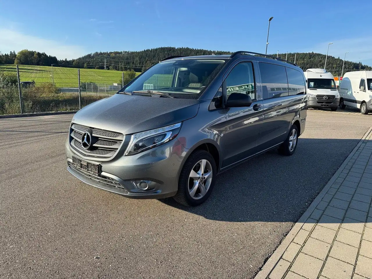 Mercedes-Benz Vito Tourer 119 CDI Edition 4x4 Lang - Voiture: photos 1 Mercedes-Benz Vito Tourer 119 CDI Edition 4x4 Lang - Voiture: photos 1