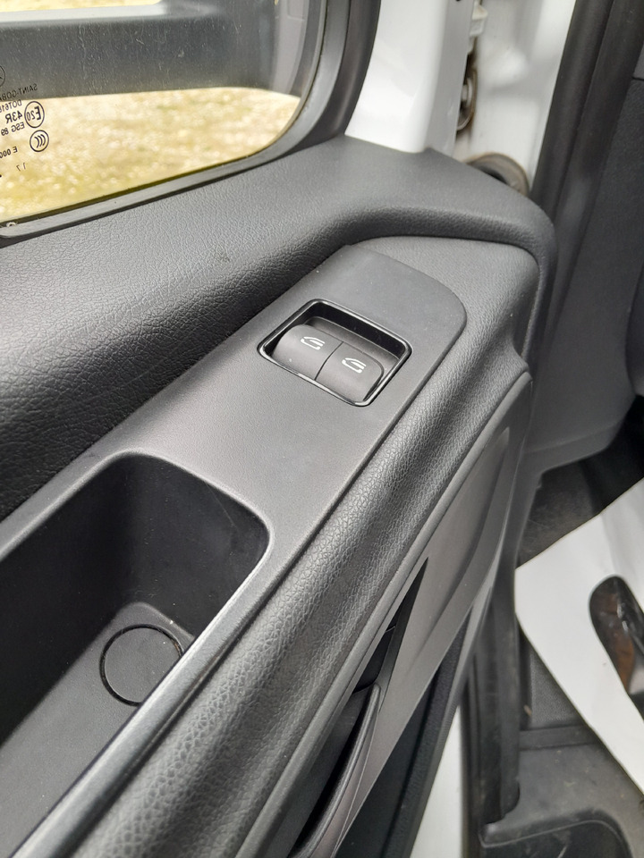 MERCEDES-BENZ Sprinter - Fourgon plateau: photos 4 MERCEDES-BENZ Sprinter - Fourgon plateau: photos 4