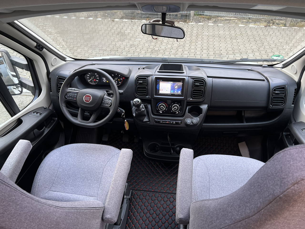 SUNLIGHT T 58 - Camping-car profilé: photos 5 SUNLIGHT T 58 - Camping-car profilé: photos 5