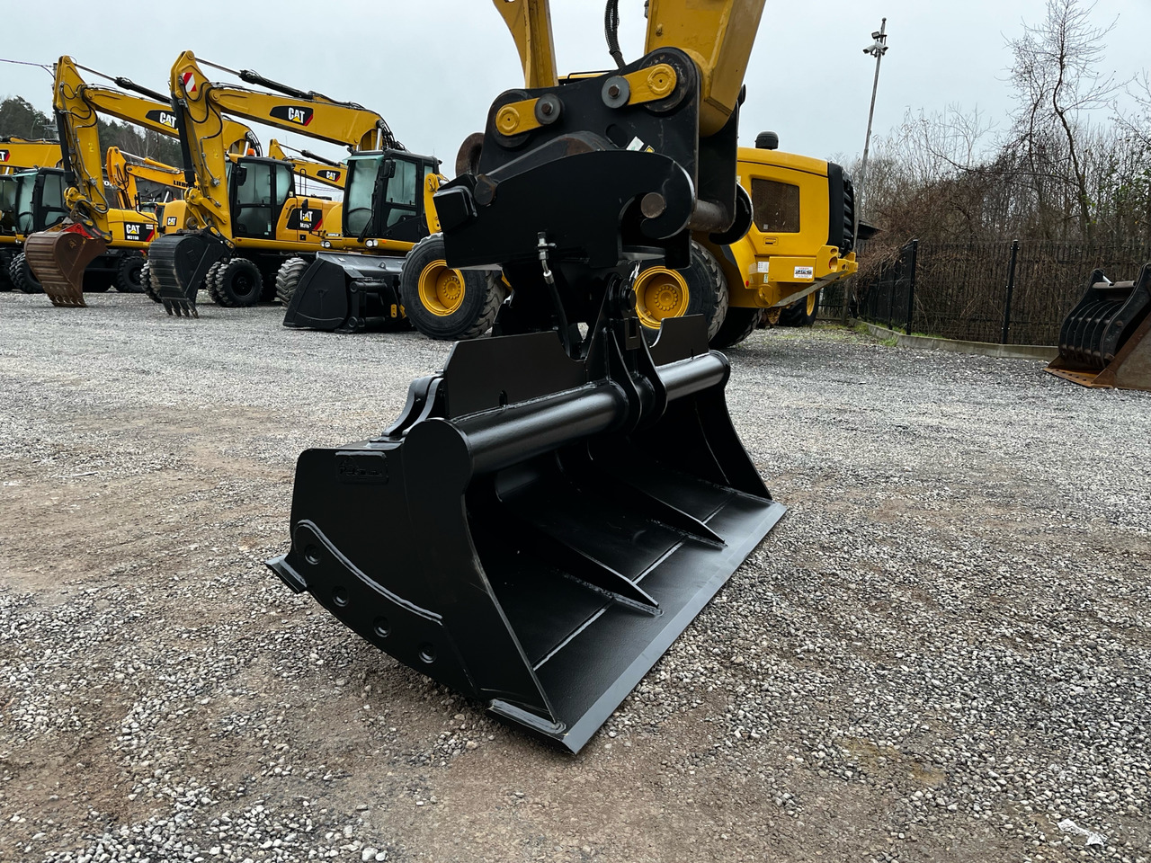 Łyżka skarpowa hydraulicznie uchylna CW40 - Godet pour pelle: photos 3 Łyżka skarpowa hydraulicznie uchylna CW40 - Godet pour pelle: photos 3