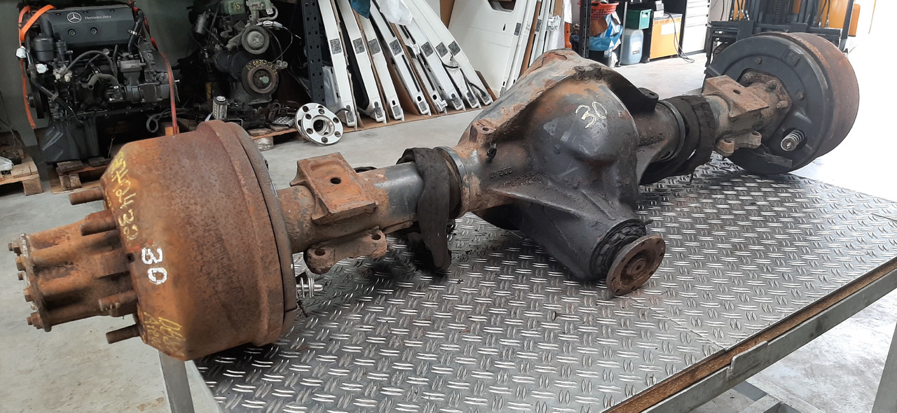 Gebrauchte DB 8.14, Hinterachse, Artikel - Nr. : 81.99999 - 9999 - Essieu arrière pour Camion: photos 2 Gebrauchte DB 8.14, Hinterachse, Artikel - Nr. : 81.99999 - 9999 - Essieu arrière pour Camion: photos 2