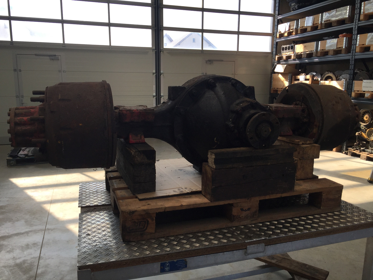 Gebrauchte Hinterachse MAN F2000, 26.422, Typ : HY 110, 13 Tonnen, Artikel - Nr. : 81.99999 - 9999 - Essieu arrière pour Camion: photos 3 Gebrauchte Hinterachse MAN F2000, 26.422, Typ : HY 110, 13 Tonnen, Artikel - Nr. : 81.99999 - 9999 - Essieu arrière pour Camion: photos 3