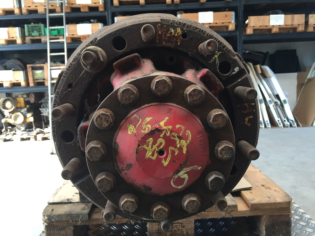 Gebrauchte Hinterachse MAN F2000, 26.422, Typ : HY 110, 13 Tonnen, Artikel - Nr. : 81.99999 - 9999 - Essieu arrière pour Camion: photos 2 Gebrauchte Hinterachse MAN F2000, 26.422, Typ : HY 110, 13 Tonnen, Artikel - Nr. : 81.99999 - 9999 - Essieu arrière pour Camion: photos 2