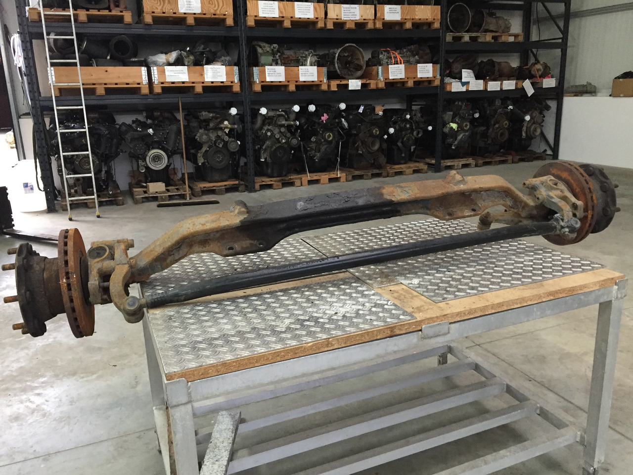 Gebrauchte Hinterachse MAN TGA 26.440, Typ : VOK - 08 - 01, Artikel - Nr. : 81.44001 - 7045 - Essieu arrière pour Camion: photos 1 Gebrauchte Hinterachse MAN TGA 26.440, Typ : VOK - 08 - 01, Artikel - Nr. : 81.44001 - 7045 - Essieu arrière pour Camion: photos 1