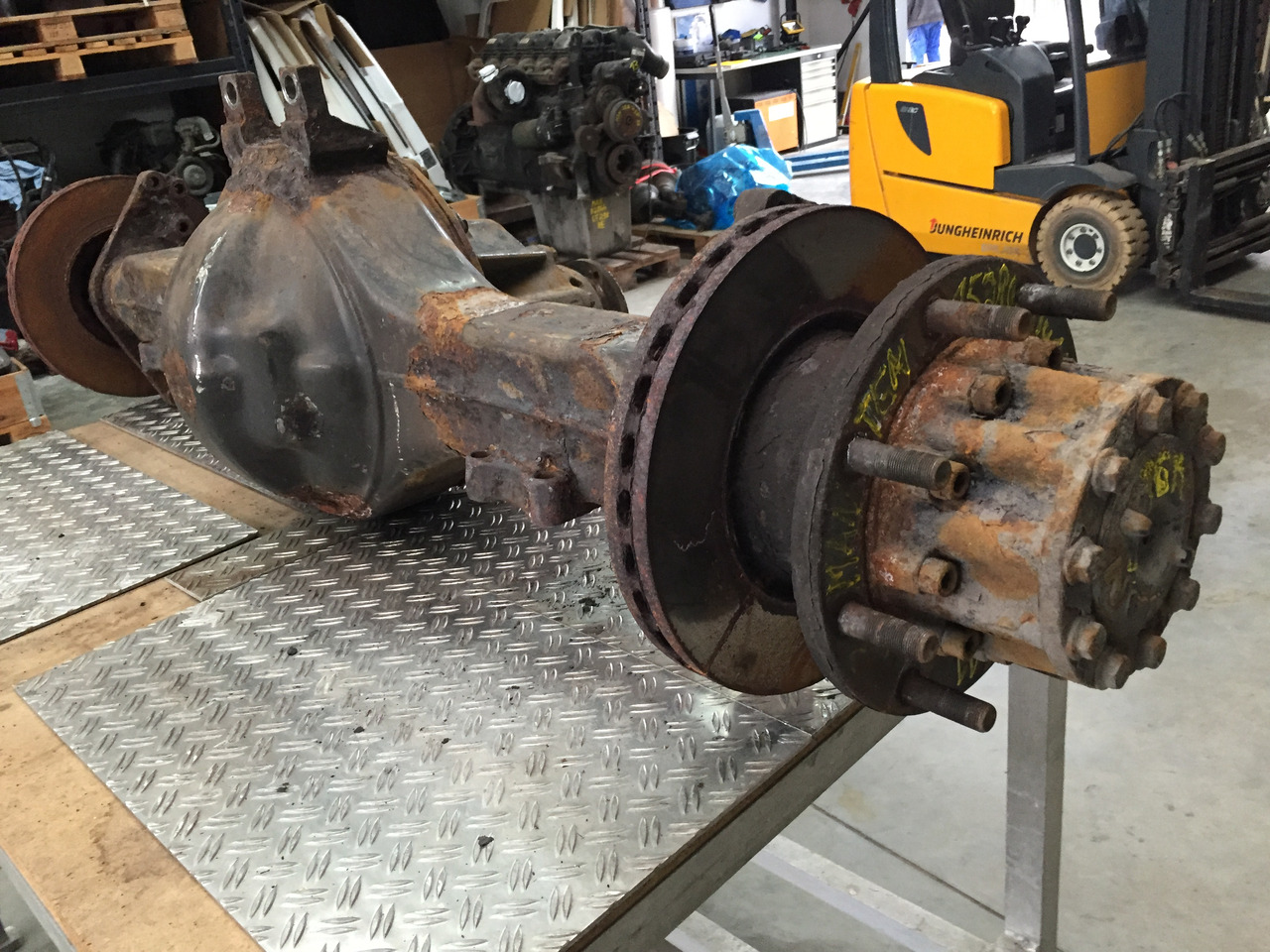 Gebrauchte Hinterachse MAN TGM 15.280, Typ : HY 11 3000, Artikel - Nr. : 81.35010 - 6169 - Essieu arrière pour Camion: photos 3 Gebrauchte Hinterachse MAN TGM 15.280, Typ : HY 11 3000, Artikel - Nr. : 81.35010 - 6169 - Essieu arrière pour Camion: photos 3