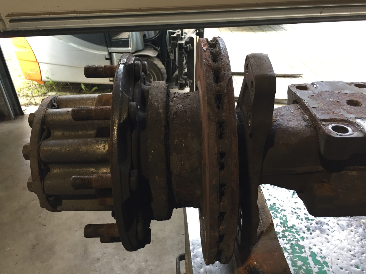 Gebrauchte Hinterradachse DB Axor 1824, Typ : HL6 / 1DCSL - 13, Artikel - Nr. : 99.99999 - 9999 - Essieu arrière pour Camion: photos 2 Gebrauchte Hinterradachse DB Axor 1824, Typ : HL6 / 1DCSL - 13, Artikel - Nr. : 99.99999 - 9999 - Essieu arrière pour Camion: photos 2