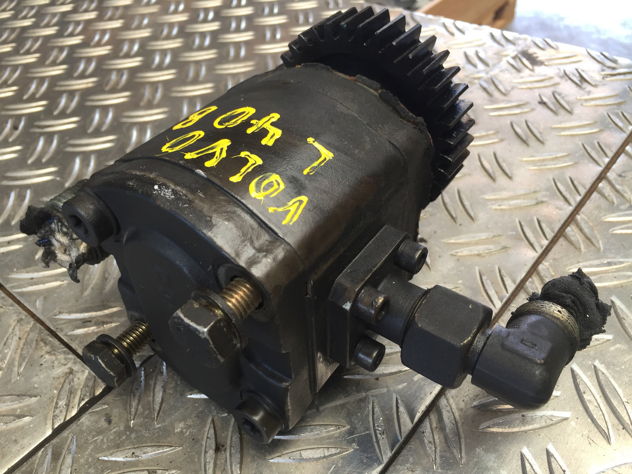 Gebrauchte Hydraulikpumpe / Lenkung VOLVO Radlader L40 B, Artikel - Nr. : 0 510 515 309 - Pompe hydraulique pour Camion: photos 1 Gebrauchte Hydraulikpumpe / Lenkung VOLVO Radlader L40 B, Artikel - Nr. : 0 510 515 309 - Pompe hydraulique pour Camion: photos 1