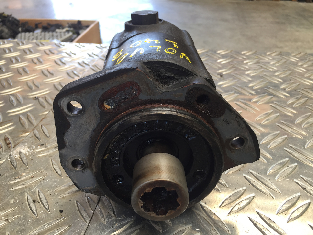 Gebrauchte Hydraulikpumpe / Lenkung VOLVO Radlader L40 B, Artikel - Nr. : 08994899 - Pompe hydraulique pour Camion: photos 1 Gebrauchte Hydraulikpumpe / Lenkung VOLVO Radlader L40 B, Artikel - Nr. : 08994899 - Pompe hydraulique pour Camion: photos 1