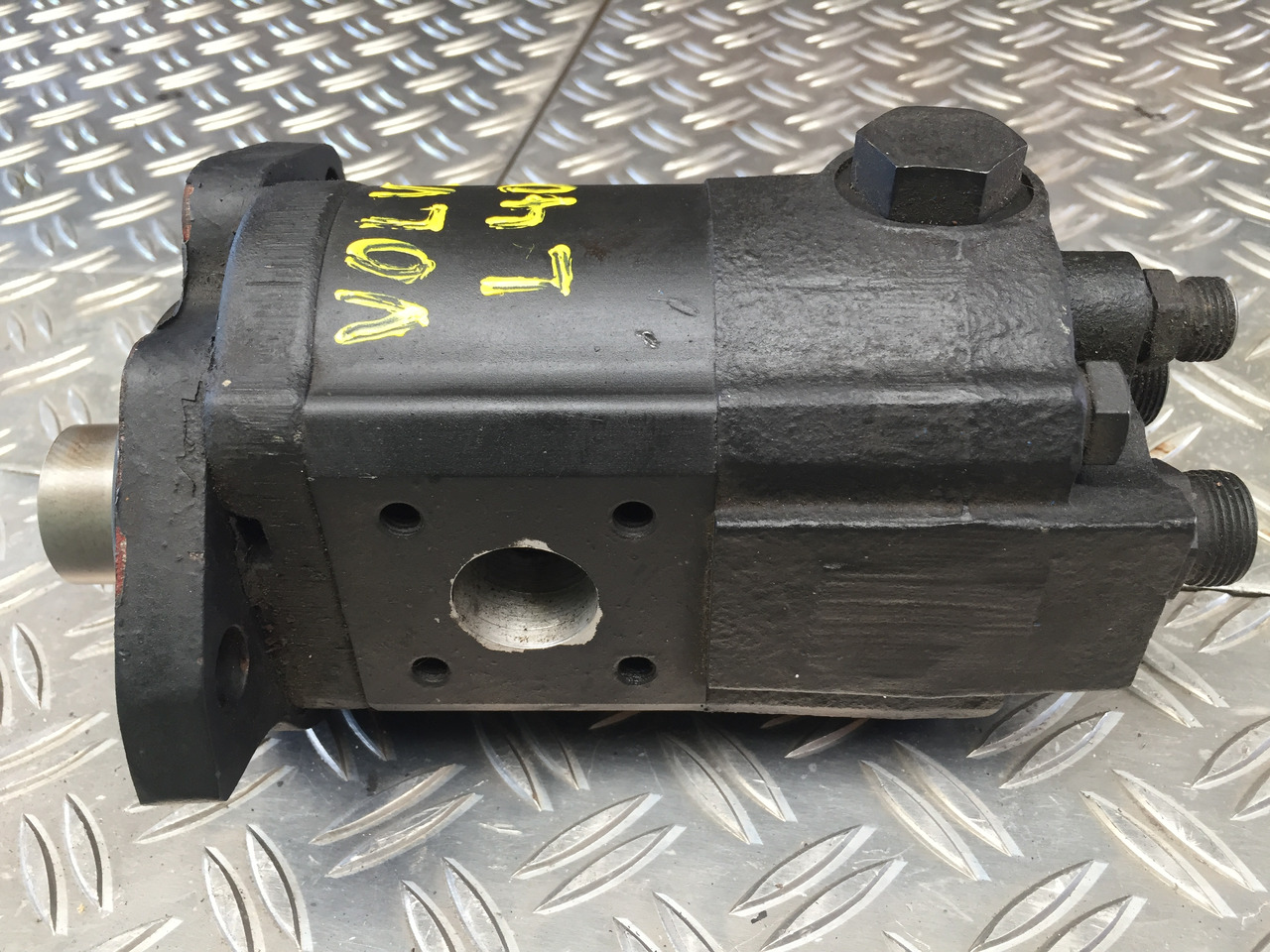 Gebrauchte Hydraulikpumpe / Lenkung VOLVO Radlader L40 B, Artikel - Nr. : 08994899 - Pompe hydraulique pour Camion: photos 3 Gebrauchte Hydraulikpumpe / Lenkung VOLVO Radlader L40 B, Artikel - Nr. : 08994899 - Pompe hydraulique pour Camion: photos 3