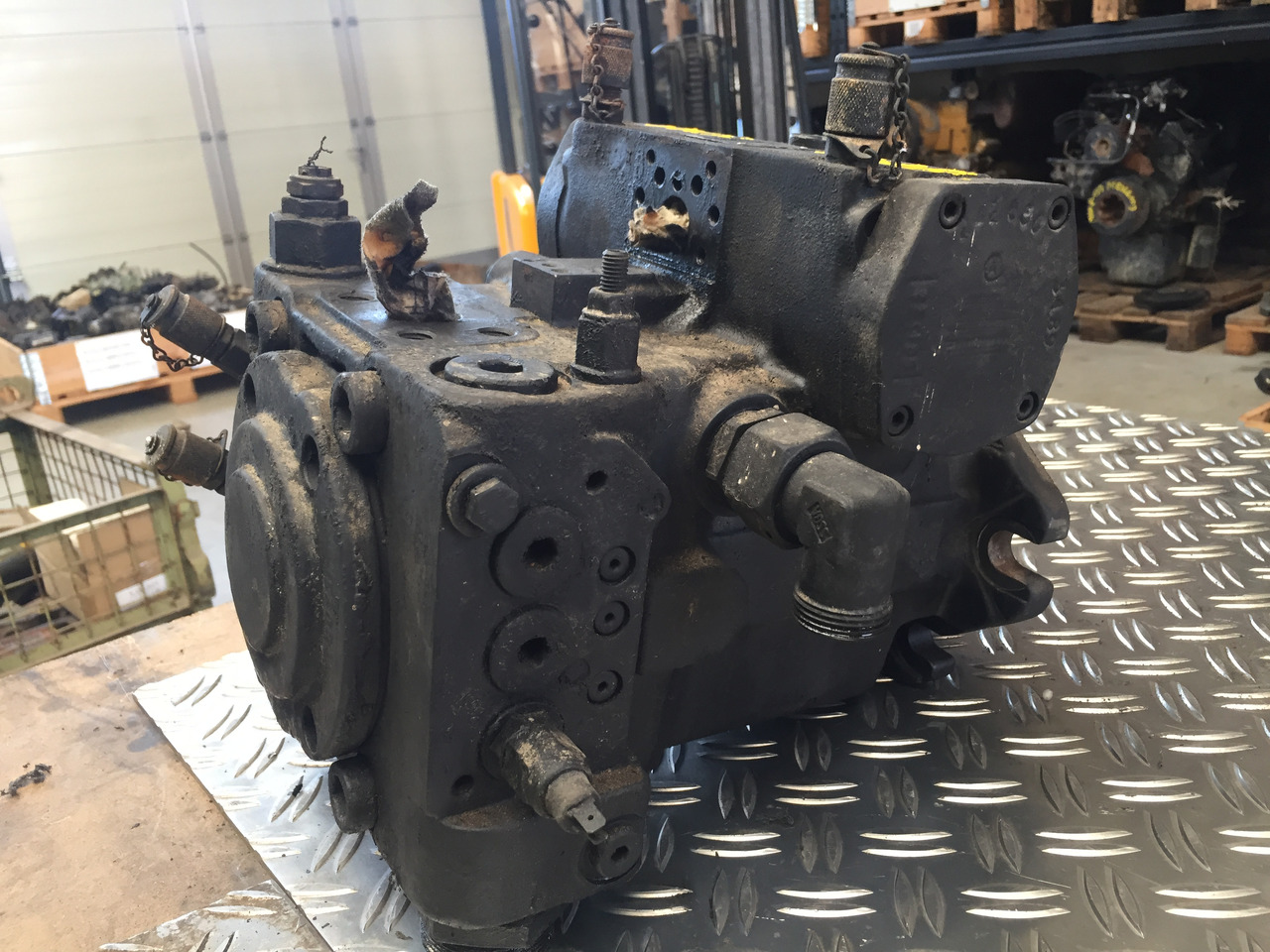 Gebrauchte Hydraulikpumpe VOLVO Radlader L40 B, Artikel - Nr. : 4905051 - Pompe hydraulique pour Camion: photos 1 Gebrauchte Hydraulikpumpe VOLVO Radlader L40 B, Artikel - Nr. : 4905051 - Pompe hydraulique pour Camion: photos 1