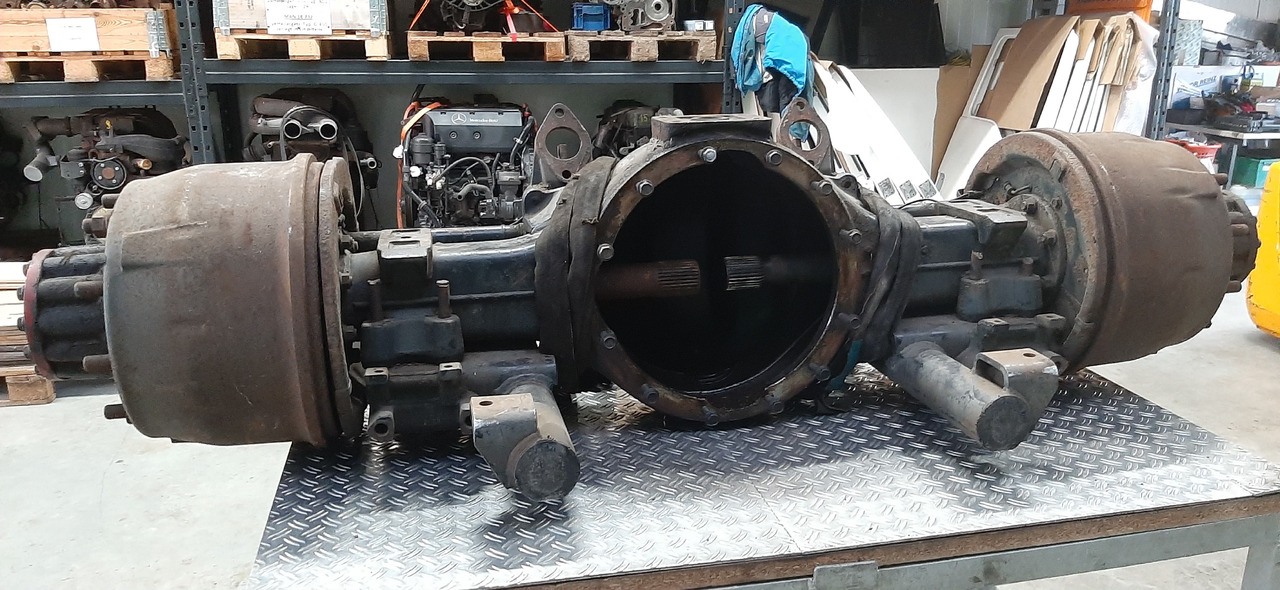 Gebrauchte MAN 18.272 Hypoidachse, HY 11 75 ( Achskörper ), Artikel - Nr. : 81.99999 - 9999 - Essieu arrière pour Camion: photos 3 Gebrauchte MAN 18.272 Hypoidachse, HY 11 75 ( Achskörper ), Artikel - Nr. : 81.99999 - 9999 - Essieu arrière pour Camion: photos 3