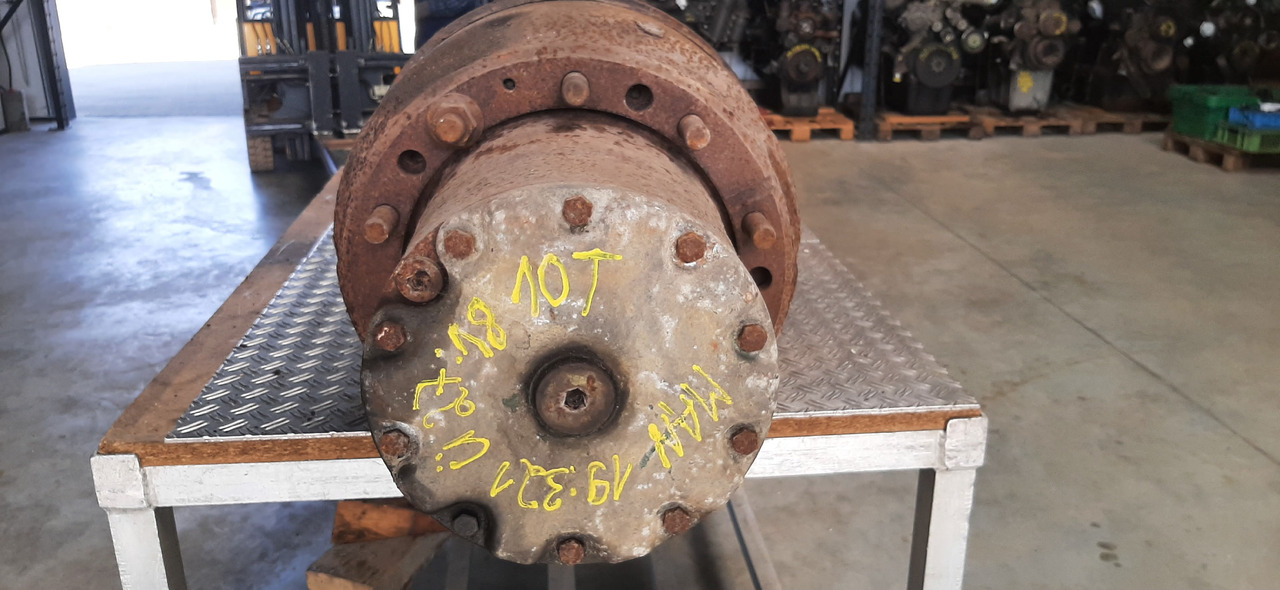 Gebrauchte MAN 19.321, Außenplanetenachse, Artikel - Nr. : 81.99999 - 9999 - Essieu arrière pour Camion: photos 5 Gebrauchte MAN 19.321, Außenplanetenachse, Artikel - Nr. : 81.99999 - 9999 - Essieu arrière pour Camion: photos 5