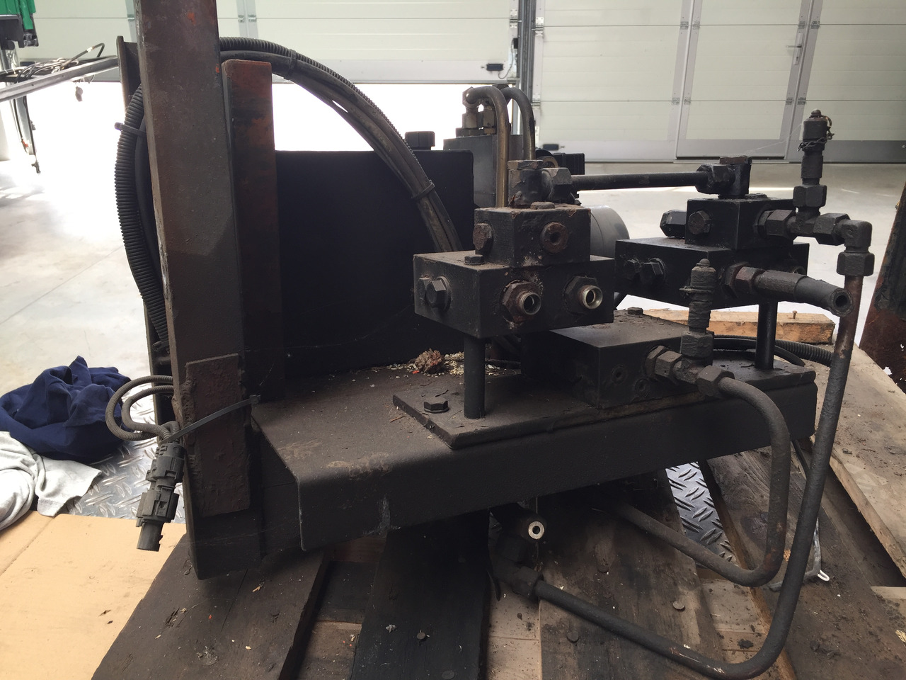 Gebrauchter MAN TGA 26.480 BDF Hydraulik Steuerung, Artikel - Nr. : 81.99999 - 9999 - Hydraulique pour Camion: photos 3 Gebrauchter MAN TGA 26.480 BDF Hydraulik Steuerung, Artikel - Nr. : 81.99999 - 9999 - Hydraulique pour Camion: photos 3