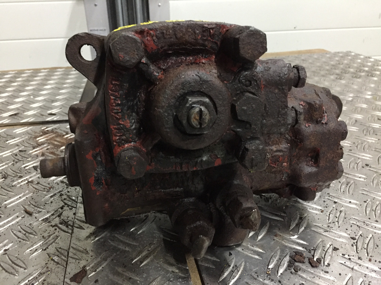 Gebrauchtes Lenkgetriebe IVECO 8013, Artikel - Nr.: 81.9999 - 9999 - Boîtier de direction pour Camion: photos 2 Gebrauchtes Lenkgetriebe IVECO 8013, Artikel - Nr.: 81.9999 - 9999 - Boîtier de direction pour Camion: photos 2