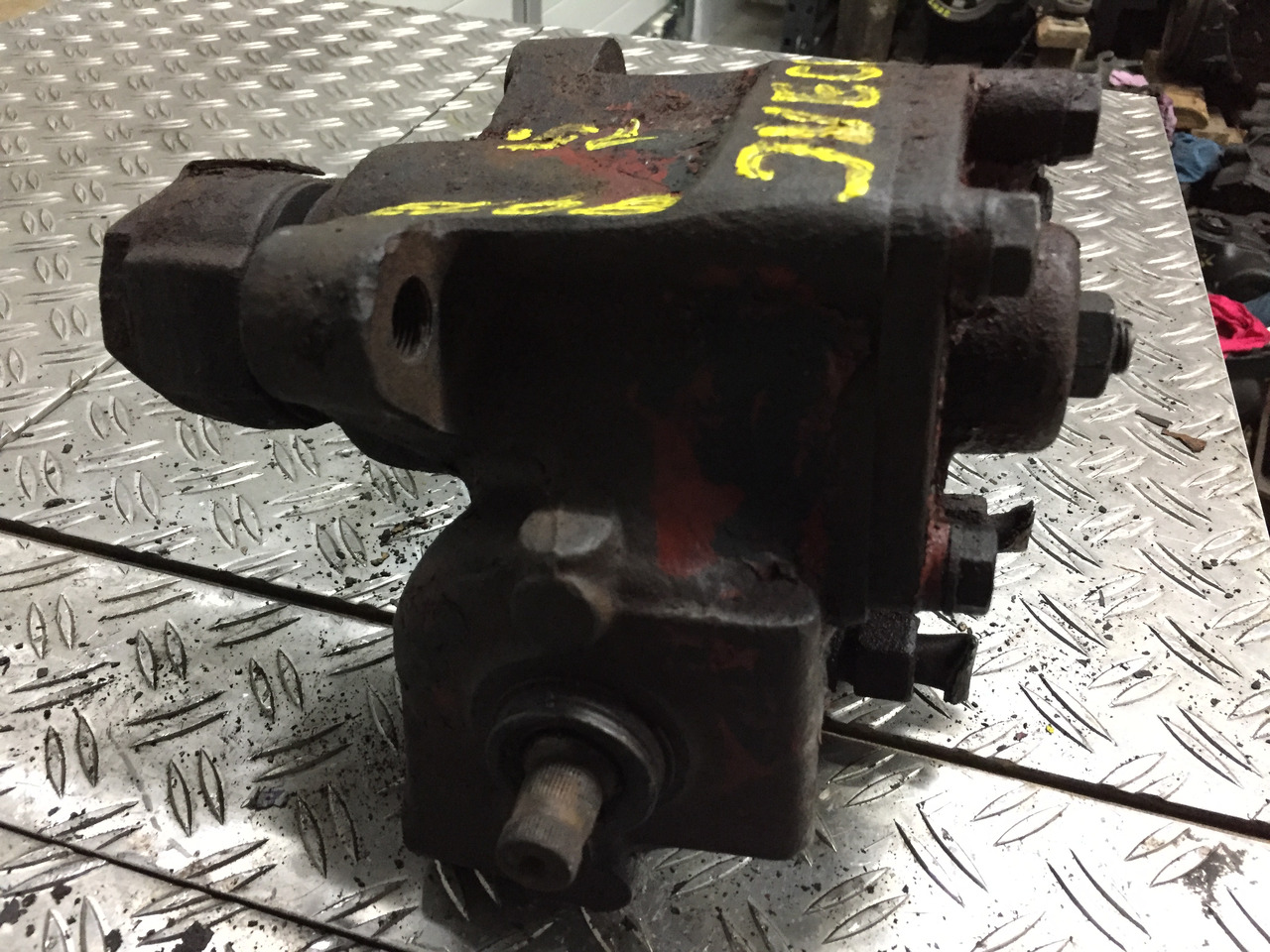 Gebrauchtes Lenkgetriebe IVECO 8013, Artikel - Nr.: 81.9999 - 9999 - Boîtier de direction pour Camion: photos 3 Gebrauchtes Lenkgetriebe IVECO 8013, Artikel - Nr.: 81.9999 - 9999 - Boîtier de direction pour Camion: photos 3