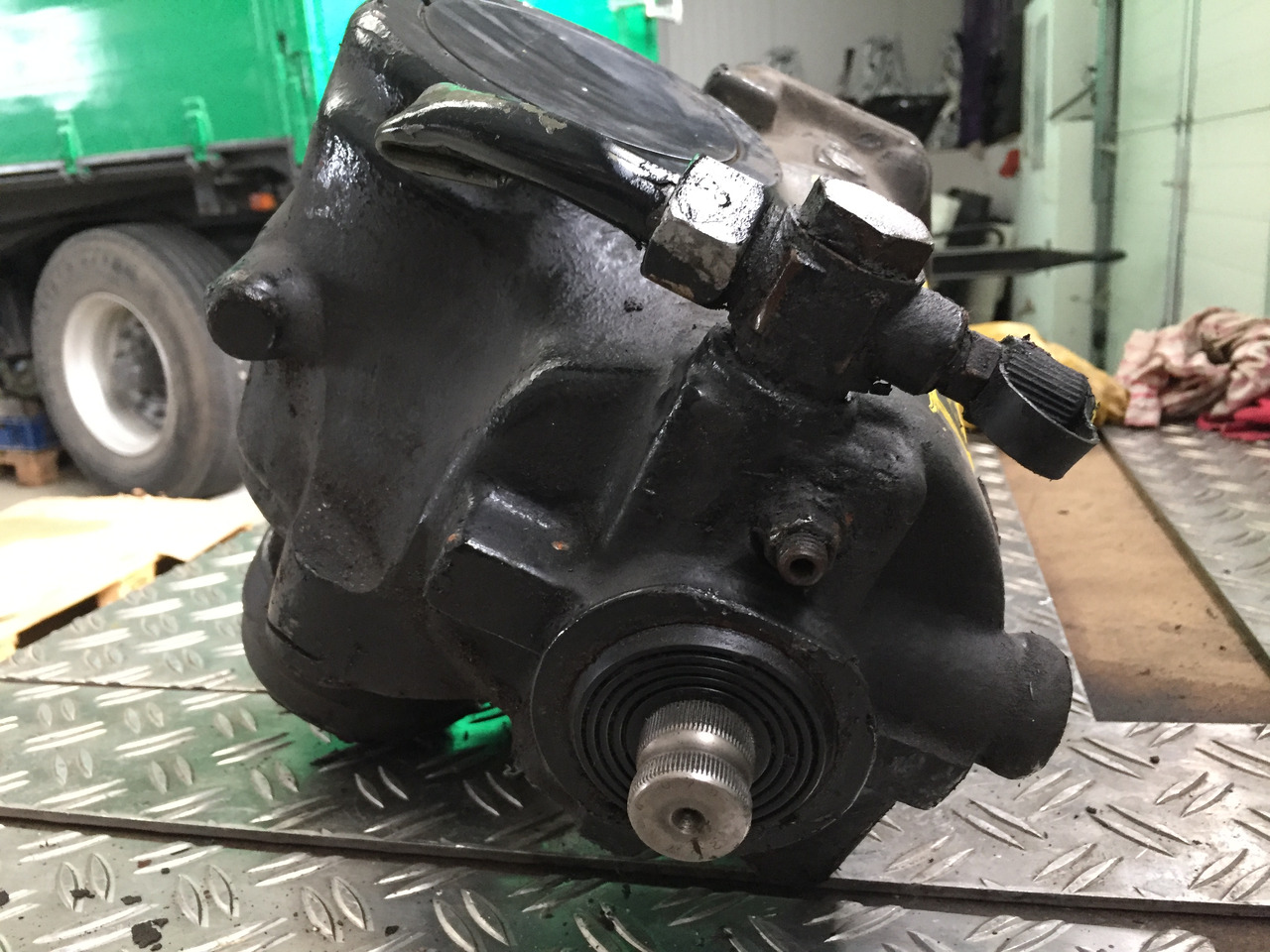 Gebrauchtes Lenkgetriebe MAN TGA 18.430, Artikel - Nr.: 81.46200-6410 - Boîtier de direction pour Camion: photos 4 Gebrauchtes Lenkgetriebe MAN TGA 18.430, Artikel - Nr.: 81.46200-6410 - Boîtier de direction pour Camion: photos 4