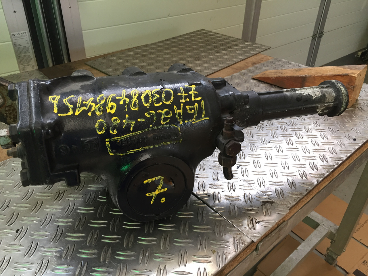 Gebrauchtes Lenkgetriebe MAN TGA 26.480, Artikel - Nr.: 81.46200-6425 - Boîtier de direction pour Camion: photos 1 Gebrauchtes Lenkgetriebe MAN TGA 26.480, Artikel - Nr.: 81.46200-6425 - Boîtier de direction pour Camion: photos 1