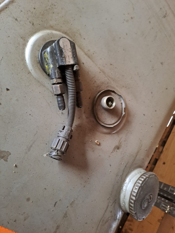 MAN MAN TGA - Réservoir de carburant: photos 4 MAN MAN TGA - Réservoir de carburant: photos 4