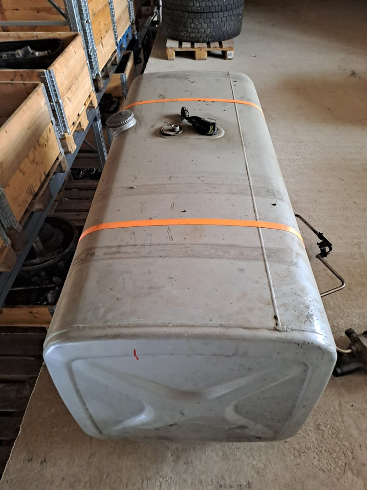 MAN MAN TGA - Réservoir de carburant: photos 2 MAN MAN TGA - Réservoir de carburant: photos 2