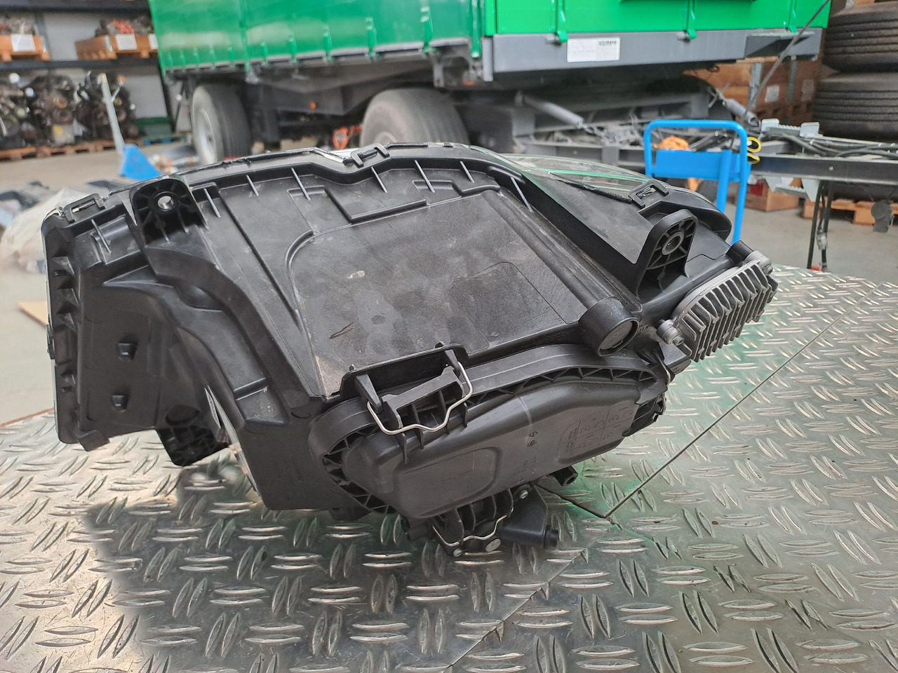 ---Neuwertiger Scheinwerfer und Träger MAN TG3 / TGS / TGX, Artikel - Nr. : 81.25101 - 6738 - Feu avant pour Camion: photos 3 ---Neuwertiger Scheinwerfer und Träger MAN TG3 / TGS / TGX, Artikel - Nr. : 81.25101 - 6738 - Feu avant pour Camion: photos 3